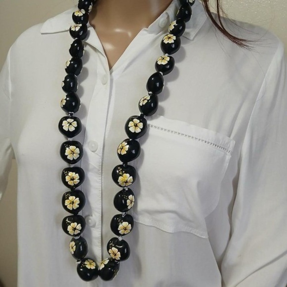 Handmade Hawaiian Kukui Nut Necklace Black Yellow